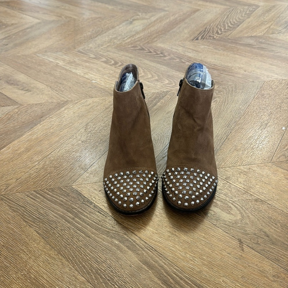 Women's Size 8.5 Steve Madden Praque Brown Suede Studded Fashion Ankle Booties